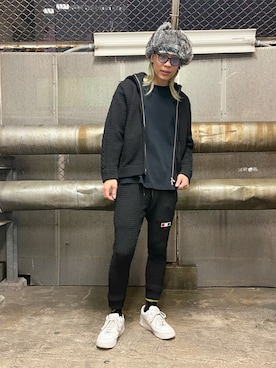 「DANKE SCHON（ダンケシェーン）のアイテム（パーカー）」を使った、湯原健太さん（メンズ・178cm）の秋コーディネート