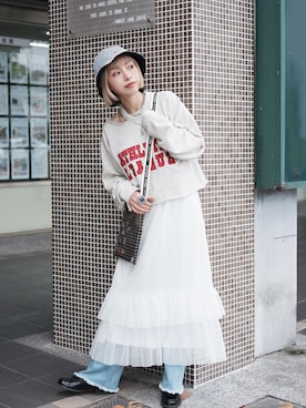 Olivia Lanさん（レディース・158cm）の春コーディネート