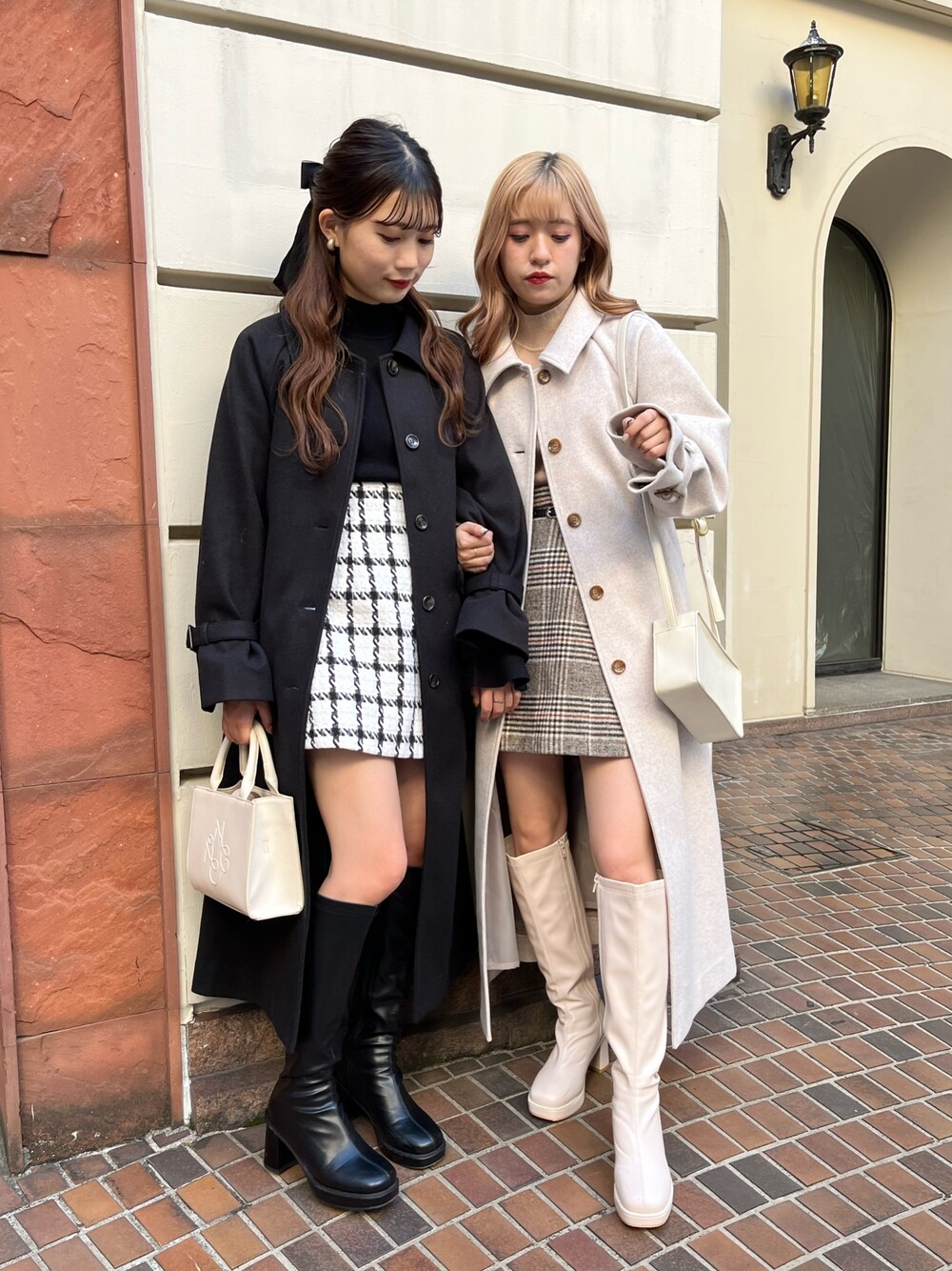 「プチプラ、ロングブーツ、お洒落さんとつながりたい、プチプラコーデ、低身長女子、骨格ウェーブ、ロングコート、ステンカラーコート、ステンカラー、コート」｜「one after another NICE CLAUPの【WEB限定色あり】M,Lサイズ/ ステンカラーロングコート（ステンカラーコート、ブラック系）」を使った、C h i iさん（レディース・155cm）の秋コーディネートの1枚目の写真