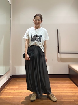 「ITEMS URBANRESEARCH（アイテムズ アーバンリサーチ）の箔プリントフォトTシャツ（Tシャツ/カットソー、ホワイト系）」を使った、shokoさん（レディース・154cm）の春コーディネート