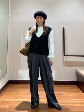 「ITEMS URBANRESEARCH（アイテムズ アーバンリサーチ）のニットベスト×ボリュームスリーブカットソー（ニット/セーター、ブラック系）」を使った、shokoさん（レディース・154cm）の春コーディネート