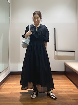 「RODE SKO（ロデスコ）のワンハンドルフリルラメバッグ（ショルダーバッグ、シルバー系）」を使った、shokoさん（レディース・154cm）の夏コーディネート