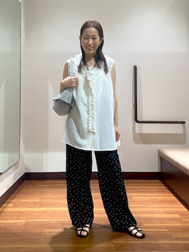 「ITEMS URBANRESEARCH（アイテムズ アーバンリサーチ）の2WAYフリルブラウス（シャツ/ブラウス、ホワイト系）」を使った、shokoさん（レディース・154cm）の夏コーディネート