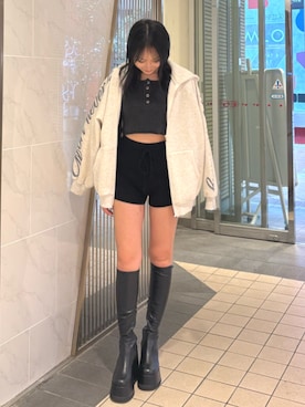 「アイテム（パーカー）」を使った、高松千彩さん（レディース・160cm）の秋コーディネート