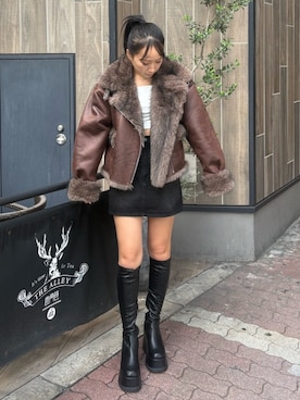 「アイテム（デニムスカート）」を使った、高松千彩さん（レディース・160cm）の秋コーディネート