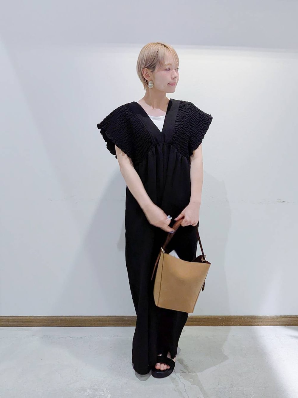「ベーシック/シンプル、低身長、カジュアル、ママコーデ、GLOBAL WORK、タンクトップ、サンダル、撥水、フェミニン、春コーデ、夏コーデ、秋コーデ、バッグ、ショルダーバッグ」｜「GLOBAL WORKのスペ軽5WAYショルダー/253022（ショルダーバッグ、ブラウン系）」を使った、のみ子さん（レディース・154cm）の夏コーディネートの1枚目の写真