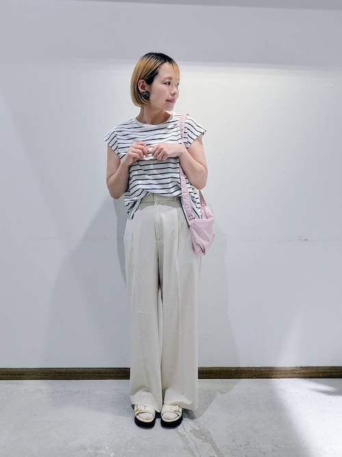 色で遊ぶ夏サンダル！HERMES サンダル 夏サンダルで旬の装いを完成！ エルメス、ルイ・ヴィトンほか