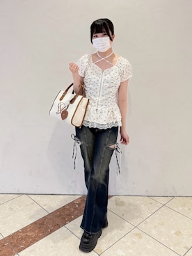 「OLIVE des OLIVE（オリーブデオリーブ）のペプラムジップブラウス（シャツ/ブラウス、ホワイト系）」を使った、amiさん（レディース・158cm）の春コーディネート