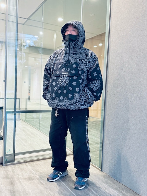 Supreme のパンツを使った「バンダナ柄」の人気ファッション