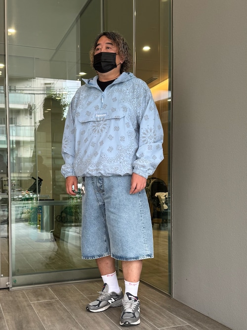 Supreme のパンツを使った「バンダナ柄」の人気ファッション