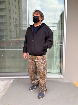 Supreme のパンツを使った「リアルツリーカモ」の人気ファッション