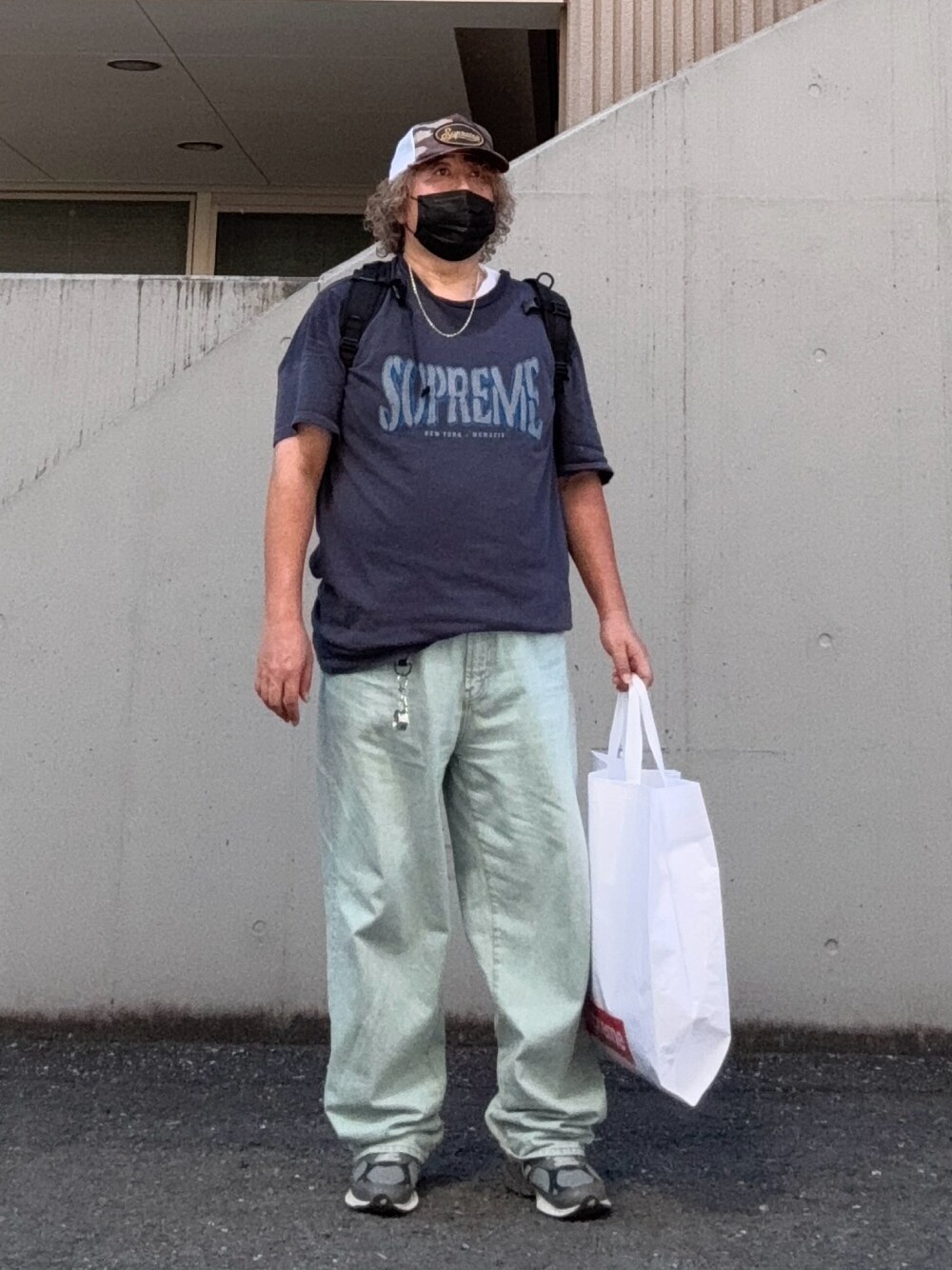 Supreme のアイテムを使った「バギージーンズ」の人気ファッション