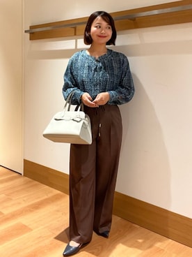 「アイテム（ビジネスバッグ）」を使った、こずえさん（レディース・160cm）の秋コーディネート
