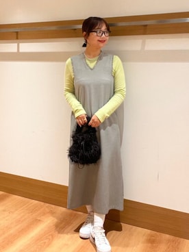 「アイテム（ジャンパースカート）」を使った、こずえさん（レディース・160cm）の秋コーディネート