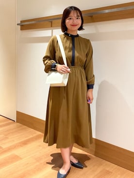 「アイテム（パンプス、ブルー系）」を使った、こずえさん（レディース・160cm）の秋コーディネート