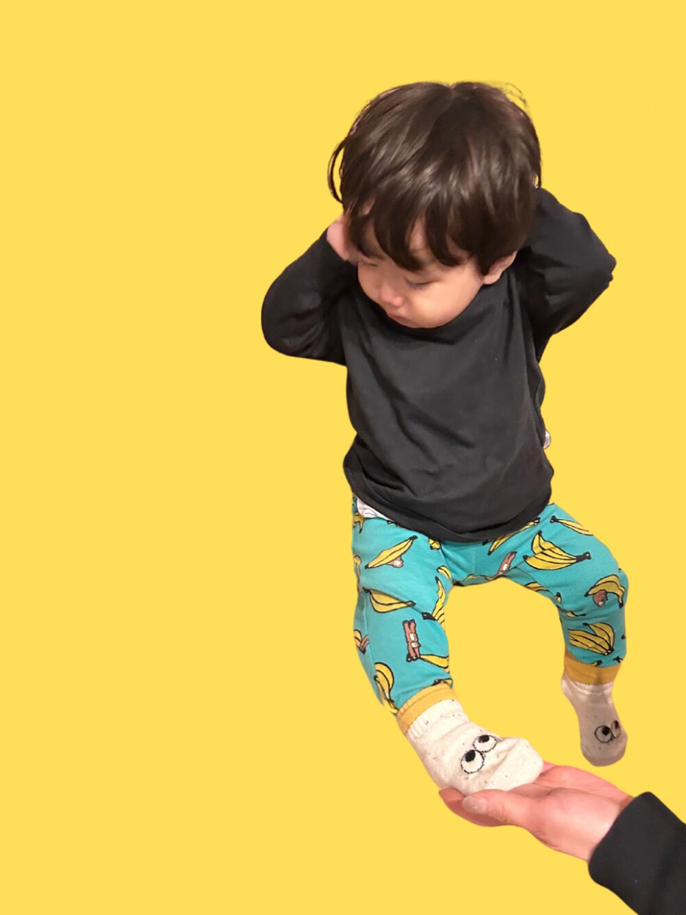 「西松屋のアイテム（Tシャツ/カットソー、ブラック系）」を使った、choroさん（キッズ・80cm）の春コーディネートの1枚目の写真