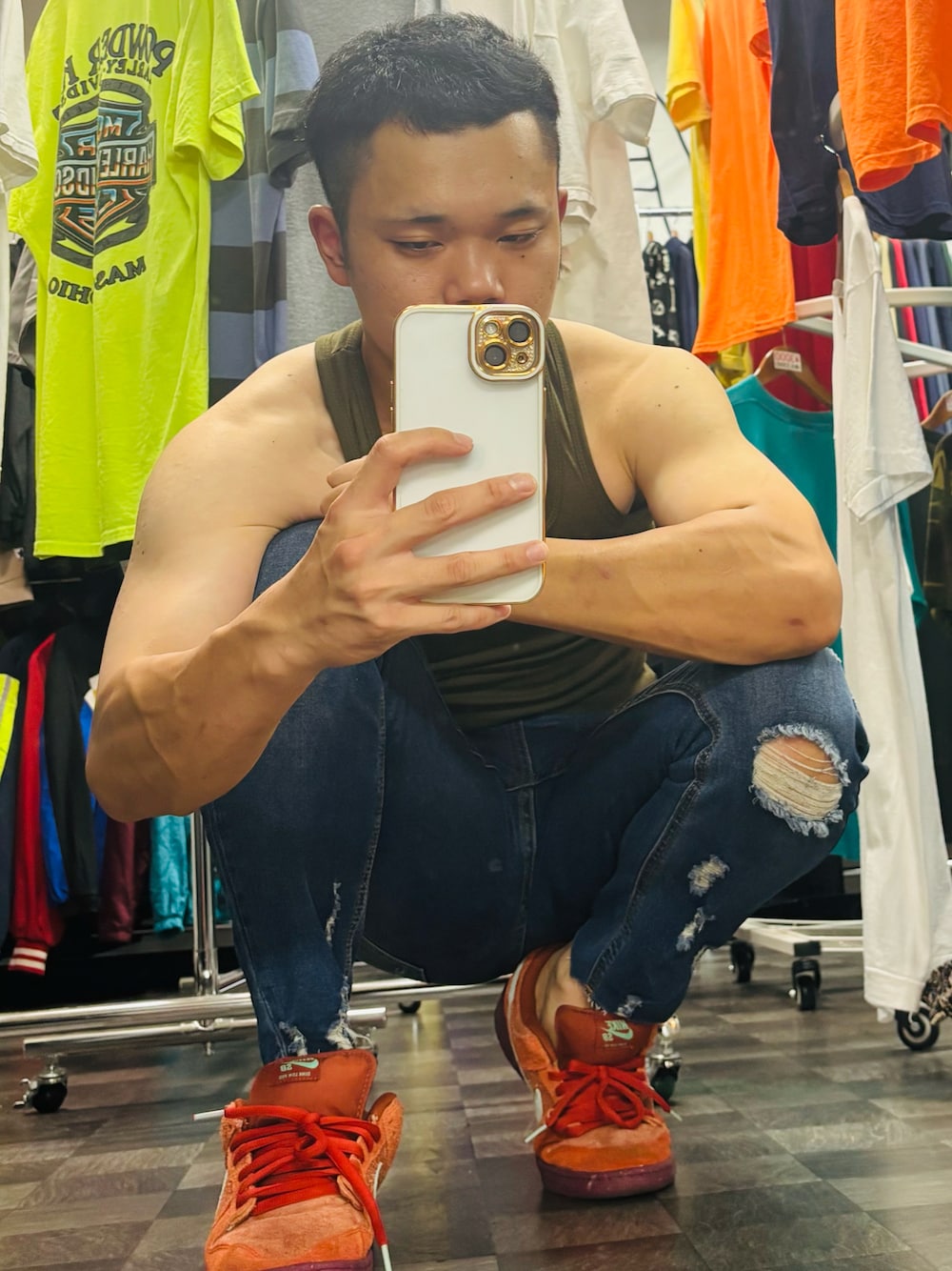 「NIKE SBのアイテム（スニーカー、オレンジ系）」を使った、m3i8w3a9さん（メンズ・168cm）の夏コーディネートの1枚目の写真