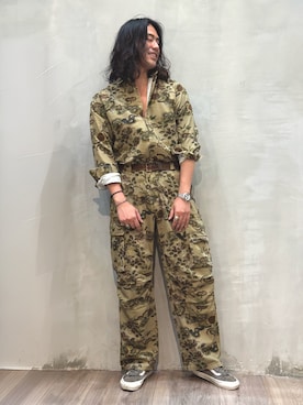 「Desigual（デシグアル）のアイテム（シャツ/ブラウス、グリーン系）」を使った、Desigual原宿 STAFFさん（メンズ・167cm）の秋コーディネート