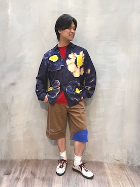 「Desigual（デシグアル）の水彩 フラワー プリント 長袖シャツ【2026秋冬新作】（シャツ/ブラウス、ブラック系）」を使った、Desigual原宿 STAFFさん（メンズ・167cm）の夏コーディネート