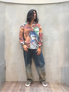 「Desigual（デシグアル）のレーシング フォトコラージュ 長袖シャツ【2026-2027年秋冬新作】（シャツ/ブラウス、レッド系）」を使った、Desigual原宿 STAFFさん（メンズ・167cm）の夏コーディネート
