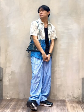 「Desigual（デシグアル）のグラデーション 総柄プリント 半袖シャツ（シャツ/ブラウス、ホワイト系）」を使った、Desigual原宿 STAFFさん（メンズ・167cm）の春コーディネート