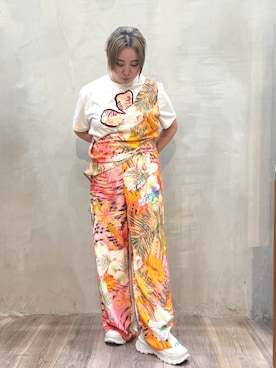 「Desigual（デシグアル）のTシャツ（Tシャツ/カットソー、ホワイト系）」を使った、Desigual原宿 STAFFさん（メンズ・167cm）の春コーディネート