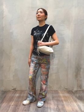 「Desigual（デシグアル）のブラックキャットフォトプリントTシャツ【2026秋冬新作】（Tシャツ/カットソー、ブラック系）」を使った、Desigual原宿 STAFFさん（メンズ・167cm）の夏コーディネート