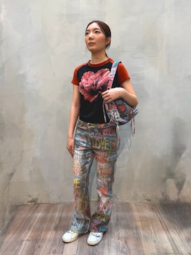 「Desigual（デシグアル）のハイビスカスプリントラグランTシャツ／ブラック【2026秋冬新作】（Tシャツ/カットソー、ブラック系）」を使った、Desigual原宿 STAFFさん（メンズ・167cm）の夏コーディネート