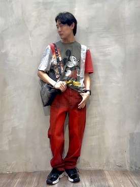 「Desigual（デシグアル）のアイテム（パンツ、レッド系）」を使った、Desigual原宿 STAFFさん（メンズ・167cm）の夏コーディネート