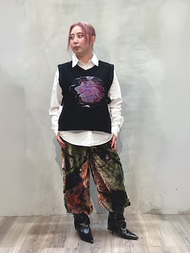 「アイテム（パンツ、レッド系）」を使った、Desigual原宿 STAFFさん（レディース・153cm）の秋コーディネート