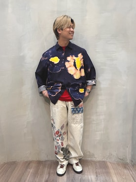 「Desigual（デシグアル）のボタニカル パッチプリント コットン ロングパンツ（デニムパンツ、ホワイト系）」を使った、Desigual原宿 STAFFさん（メンズ・167cm）の夏コーディネート