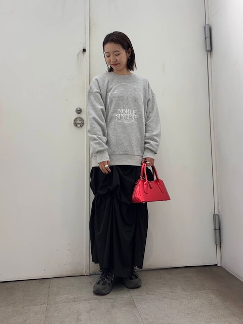 セール】シシュウグラフィックルーズスウェット（スウェット