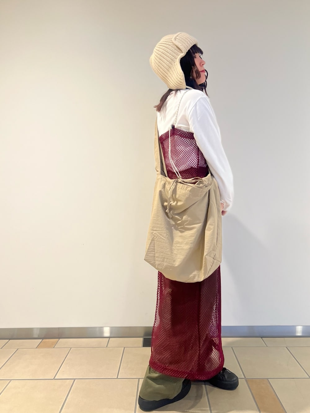 「レイヤードスタイル、ITEMS URBANRESEARCH、URBAN RESEARCH、URBAN RESEARCH DOORS、KBF、SMELLY、フライトキャップ、ニットキャップ、ロングTシャツ、コットンパンツ、ワイドパンツ、骨格ストレート、ブルべ夏」｜「SMELLYのリブニットフライトキャップ（ニットキャップ/ビーニー、ベージュ系）」を使った、𖤐KIRA𖤐 さん（レディース・158cm）の秋コーディネートの1枚目の写真