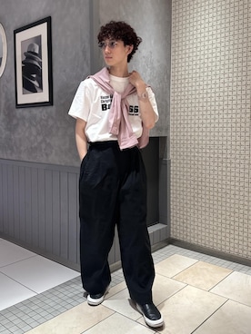 「ADAM ET ROPE'（アダムエロペ）のナイロンストレッチ ボリュームイージーワイドパンツ / セットアップ対応（その他パンツ、ブラック系）」を使った、nakajiryoさん（メンズ）の夏コーディネート