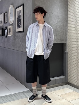 「ADAM ET ROPE'（アダムエロペ）のドライウーステッドワイドショートスラックス（その他パンツ、ブラック系）」を使った、nakajiryoさん（メンズ）の春コーディネート