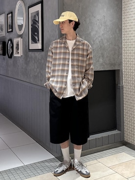「ADAM ET ROPE'（アダムエロペ）のドライウーステッドワイドショートスラックス（その他パンツ、ブラック系）」を使った、nakajiryoさん（メンズ）の夏コーディネート