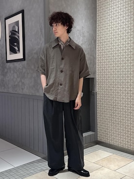 「ADAM ET ROPE'（アダムエロペ）のリネン ハーフスリーブオーバーシャツ（シャツ/ブラウス、グレー系）」を使った、nakajiryoさん（メンズ）の春コーディネート