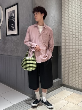 「ADAM ET ROPE'（アダムエロペ）のドライウーステッドワイドショートスラックス（その他パンツ、ブラック系）」を使った、nakajiryoさん（メンズ）の夏コーディネート