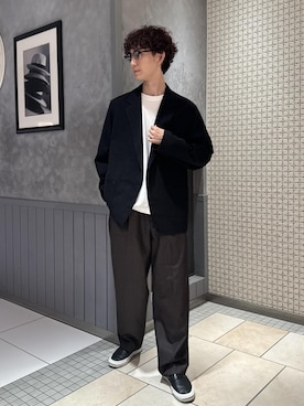 「ADAM ET ROPE'（アダムエロペ）のNIKKE デニムワイドイージースラックス / ADAM ET ROPE' JEANS（デニムパンツ、ブラウン系）」を使った、nakajiryoさん（メンズ）の夏コーディネート