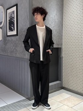 ADAM ET ROPE'のノーカラージャケットを使った人気ファッション