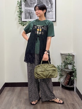 「HONEYSUCKLE ROSE（ハニーサックルローズ）のプリントTシャツ（Tシャツ/カットソー、グリーン系）」を使った、AYUMiさん（レディース・166cm）の夏コーディネート