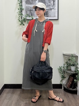 「Right-on（ライトオン）のフード付きワンピース（ワンピース、グレー系）」を使った、AYUMiさん（レディース・166cm）の夏コーディネート