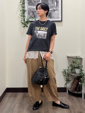「Right-on（ライトオン）のナイロン混コクーンパンツ（その他パンツ、ブラウン系）」を使った、AYUMiさん（レディース・166cm）の夏コーディネート
