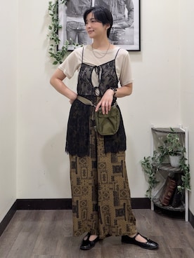 「HONEYSUCKLE ROSE（ハニーサックルローズ）のペイズリー柄イージーパンツ（その他パンツ、ブラウン系）」を使った、AYUMiさん（レディース・166cm）の夏コーディネート