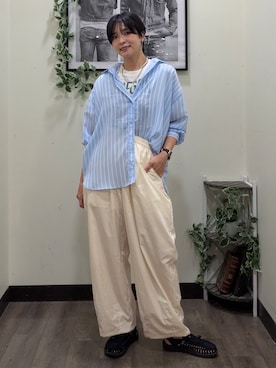 「Right-on（ライトオン）のナイロン混コクーンパンツ（その他パンツ、ホワイト系）」を使った、AYUMiさん（レディース・166cm）の夏コーディネート