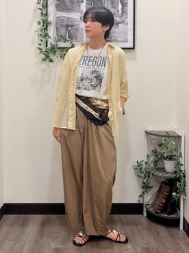 「Right-on（ライトオン）のナイロン混コクーンパンツ（その他パンツ、ブラウン系）」を使った、AYUMiさん（レディース・166cm）の夏コーディネート