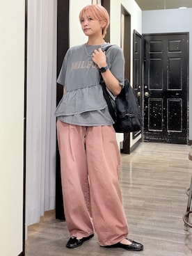 「HONEYSUCKLE ROSE（ハニーサックルローズ）のデニムタックコクーンパンツ（其他褲裝、その他）」を使った、AYUMiさん（レディース・166cm）の夏コーディネート