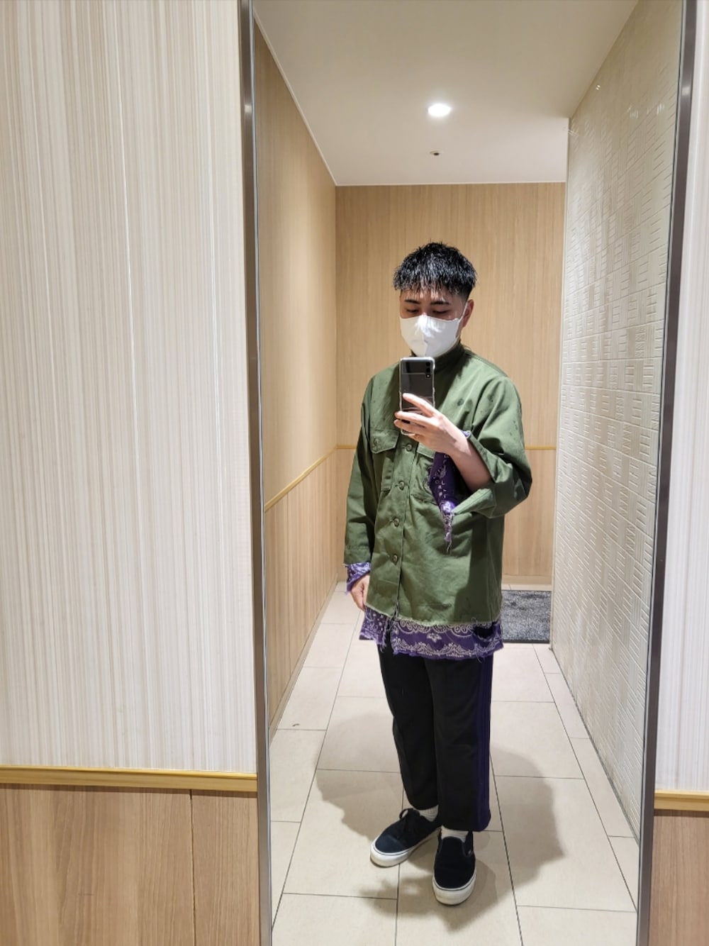 「春服コーデ、ミリタリー、シンプルスタイル、NEEDLES、VANS、OLDPARK」｜「OLD PARKのアイテム（シャツ/ブラウス、グリーン系）」を使った、Daiさん（メンズ・189cm）の春コーディネートの1枚目の写真