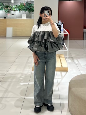 「SENSE OF PLACE by URBAN RESEARCH(センスオブプレイスバイアーバンリサーチ)のシャイニーフリルドッキングカットトップ(Tシャツ/カットソー、ホワイト系)」を使った、あんりさん(レディース・152cm)の春コーディネート