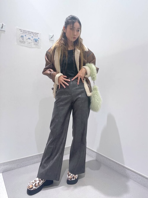 レザーフレアパンツ FOREVER21 パンツ 「2024FW」レザーフレアパンツ レディース